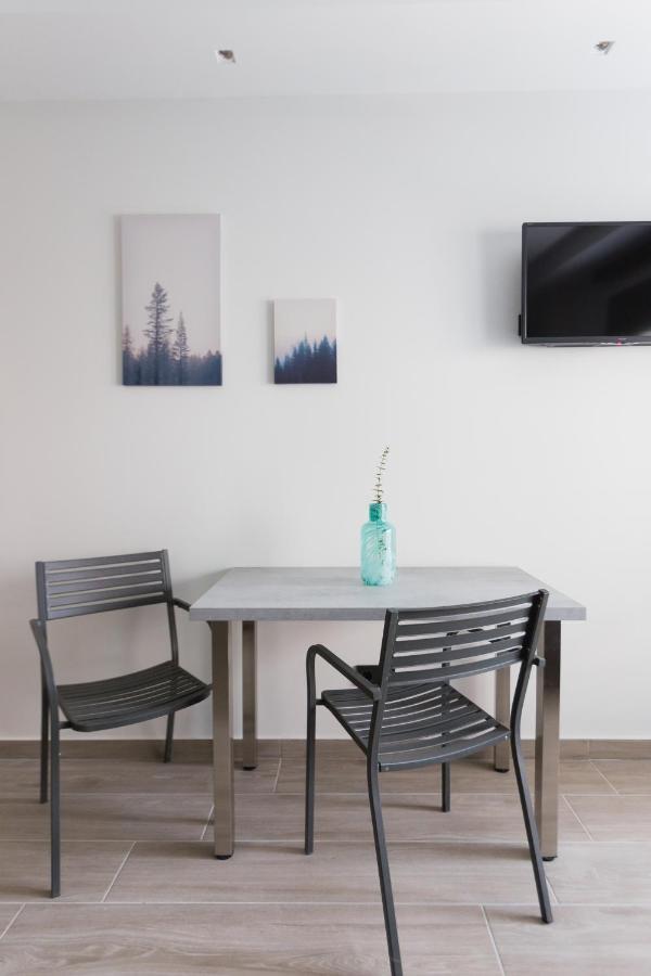 12 Reasons Why Metaxourgeio Aparthotel Athens Ngoại thất bức ảnh